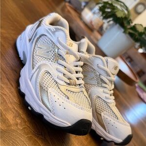 New Balance 530 Trainer Kid Sneakers - White and Gold